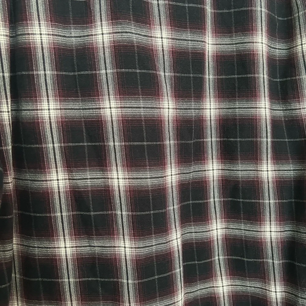 Banana Republic Men’s 16-16.5 Black‎ and Burgundy Plaid Button-Up Shirt